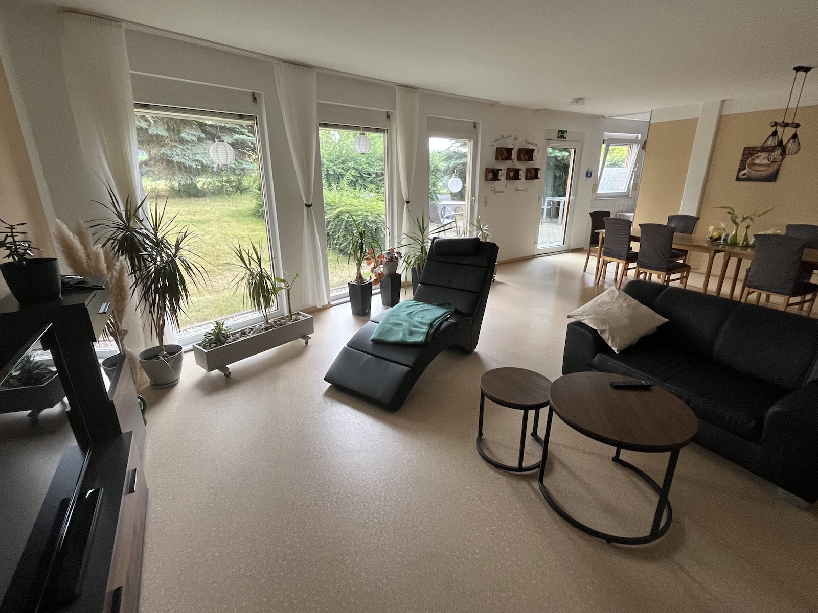 Ihr ist ein Zimmer wo sich entspannen kann und was Freunden machen kann